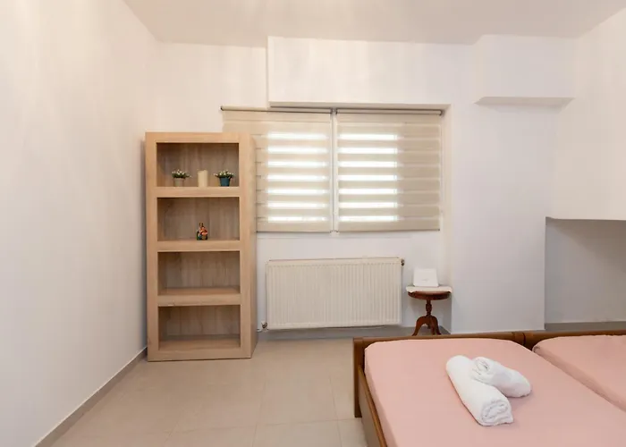 Le Floor, Urban Escape Near Center *